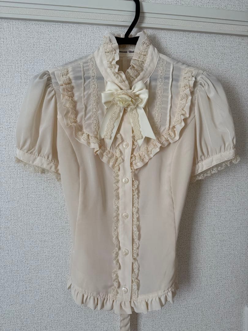 Innocent World フリルリボンブラウス 半袖 クリーム色　生成