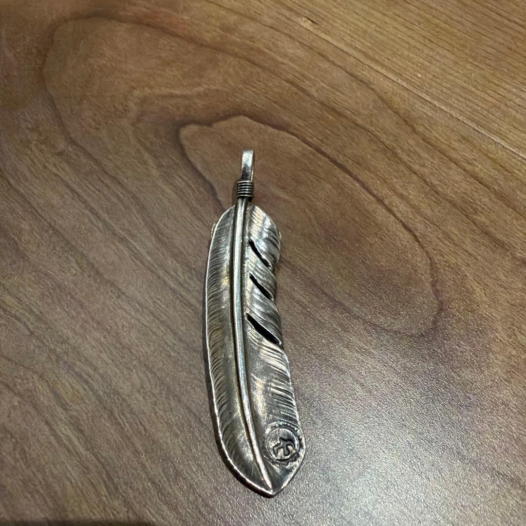 ゴローズ　上金ハート付き特大フェザー　右向き　現行