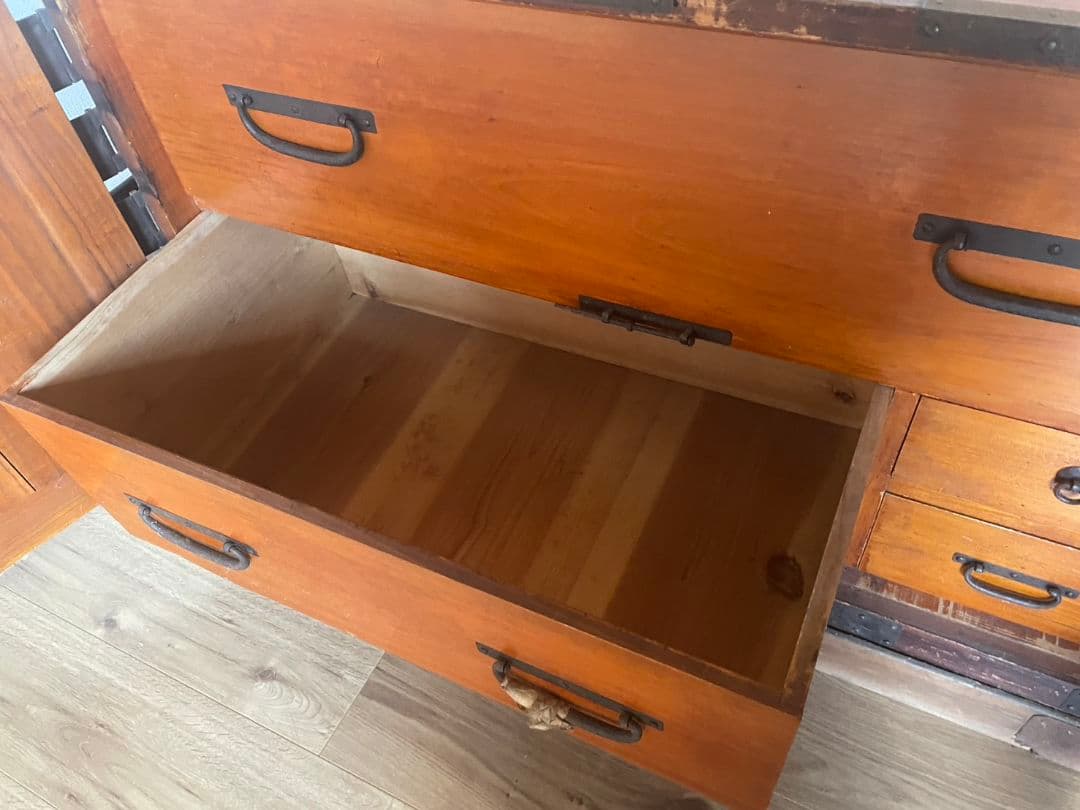 伝統的な和風木製箪笥 引き出し付きレア