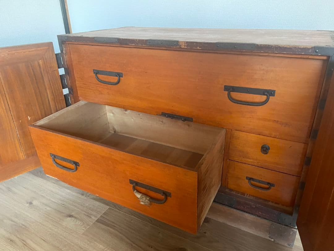 伝統的な和風木製箪笥 引き出し付きレア