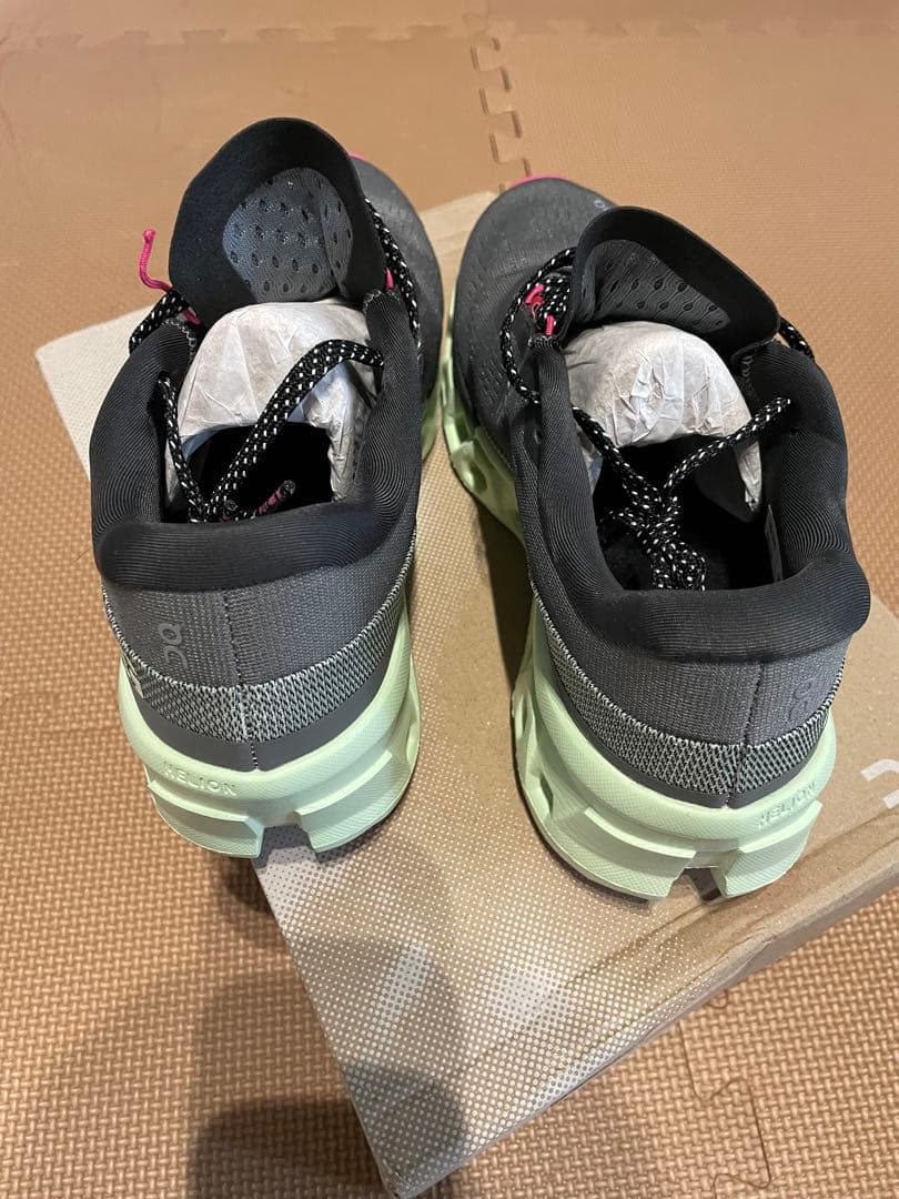 On Cloudstratus 2 23センチ