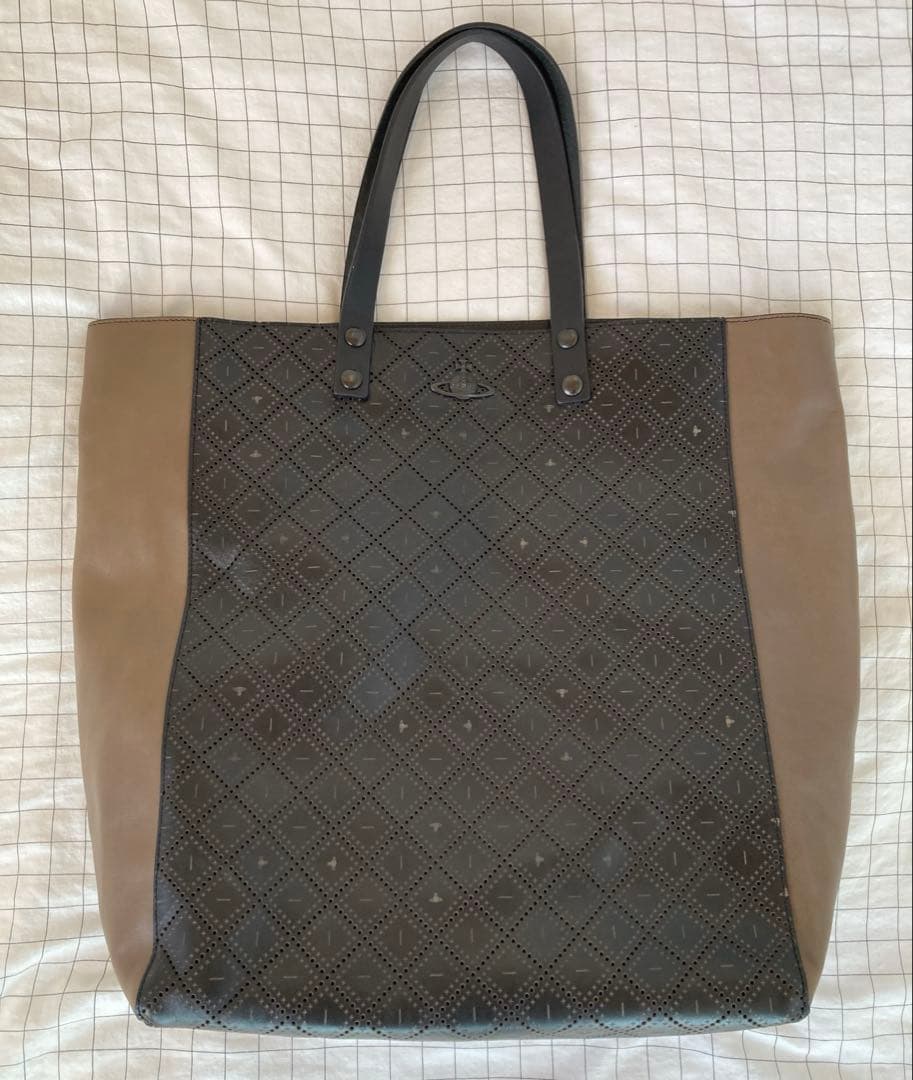 ヴィヴィアンウエストウッド パンチング レザー トートバック　A4