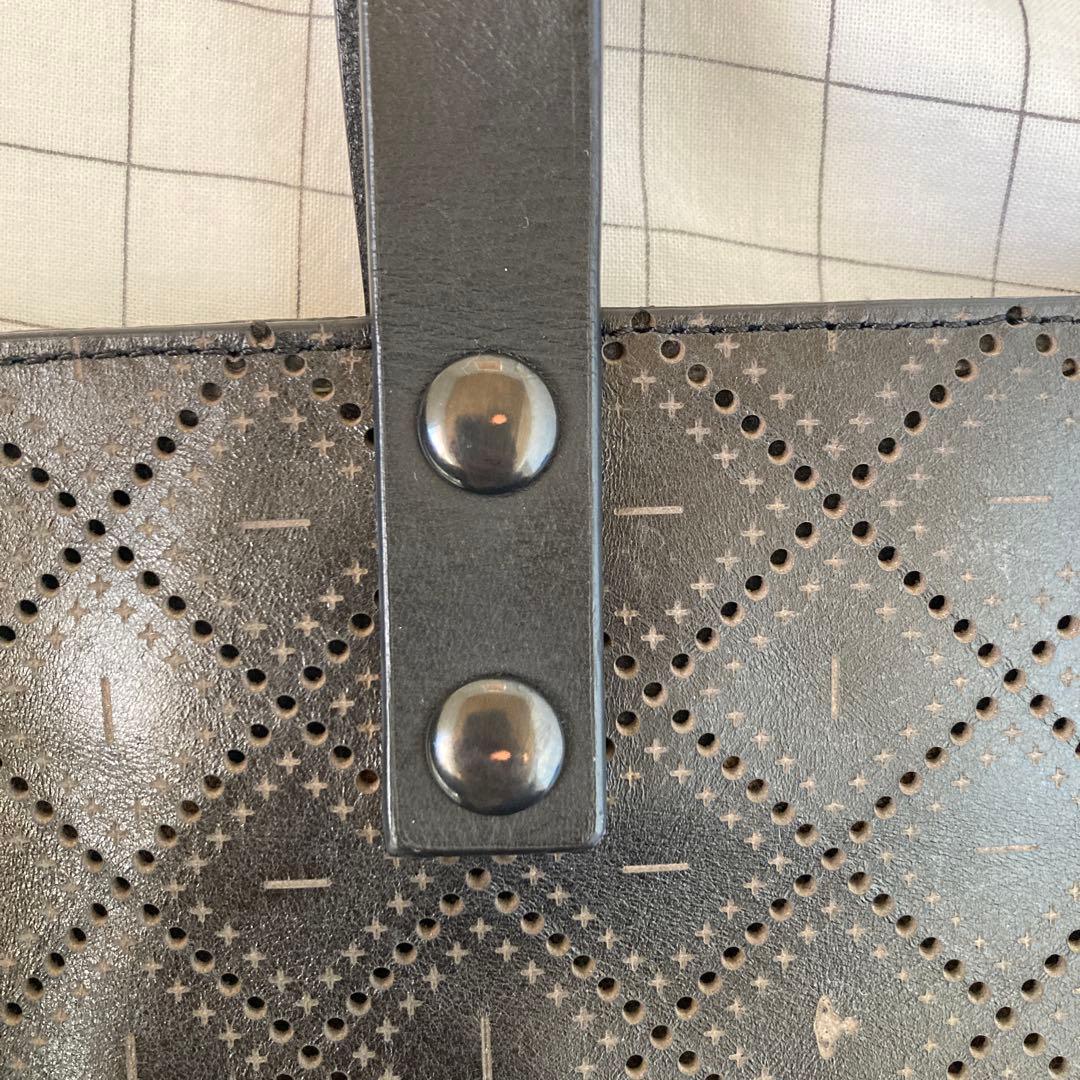 ヴィヴィアンウエストウッド パンチング レザー トートバック　A4