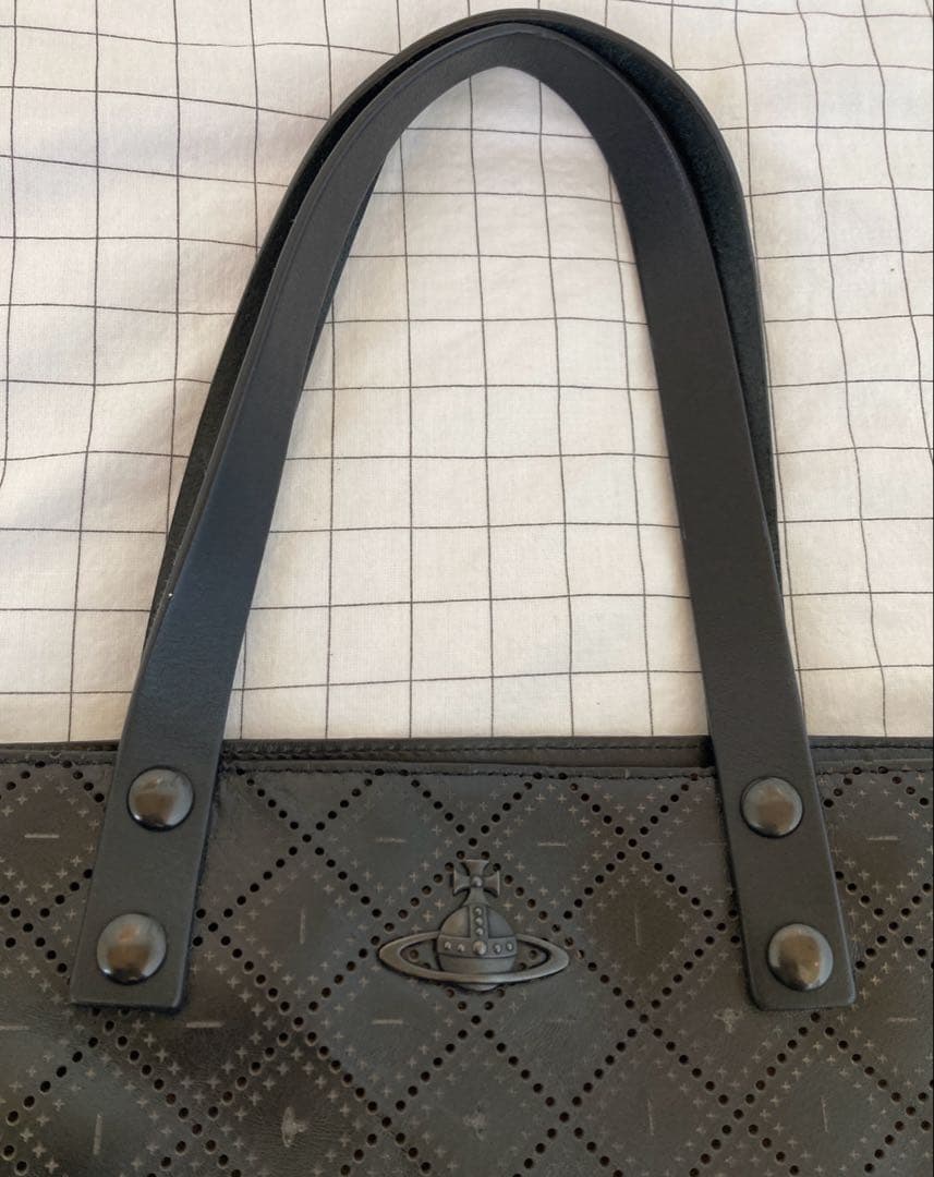 ヴィヴィアンウエストウッド パンチング レザー トートバック　A4