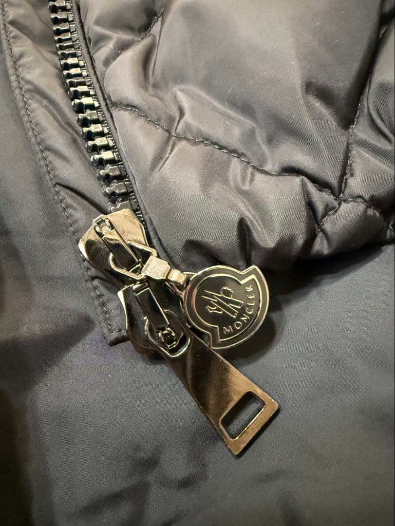 ［新品同様］モンクレール　レディース　ダウンジャケット　ブラック