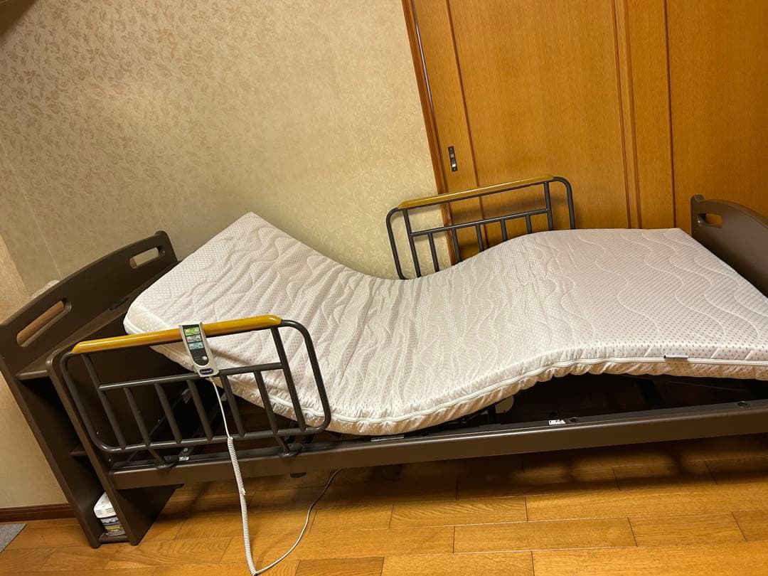 電動リクライニングベッド　専用マットレス付き