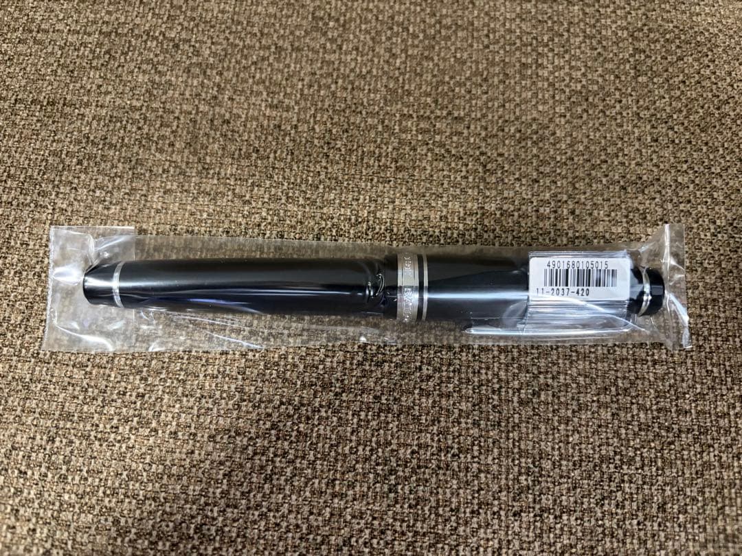 セーラー万年筆 プロフェッショナルギア銀 ブラック中字 書類一式 ケース付き