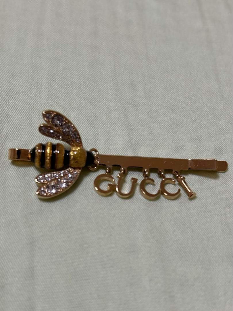 GUCCI 蜂モチーフ ヘアピン ゴールド