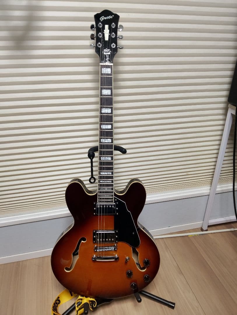 groteのサンバースト セミアコ