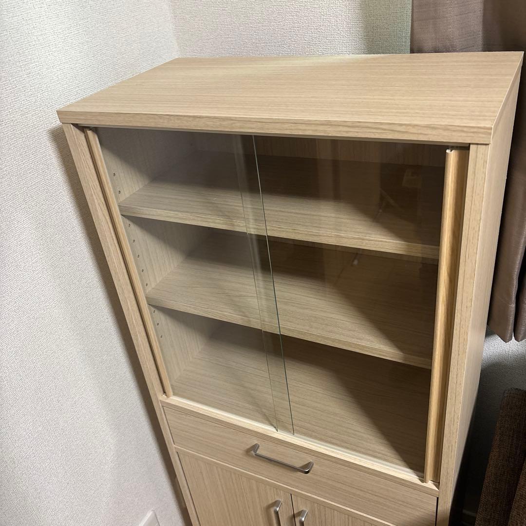 【新品】ナチュラルウッド ガラス扉付き食器棚