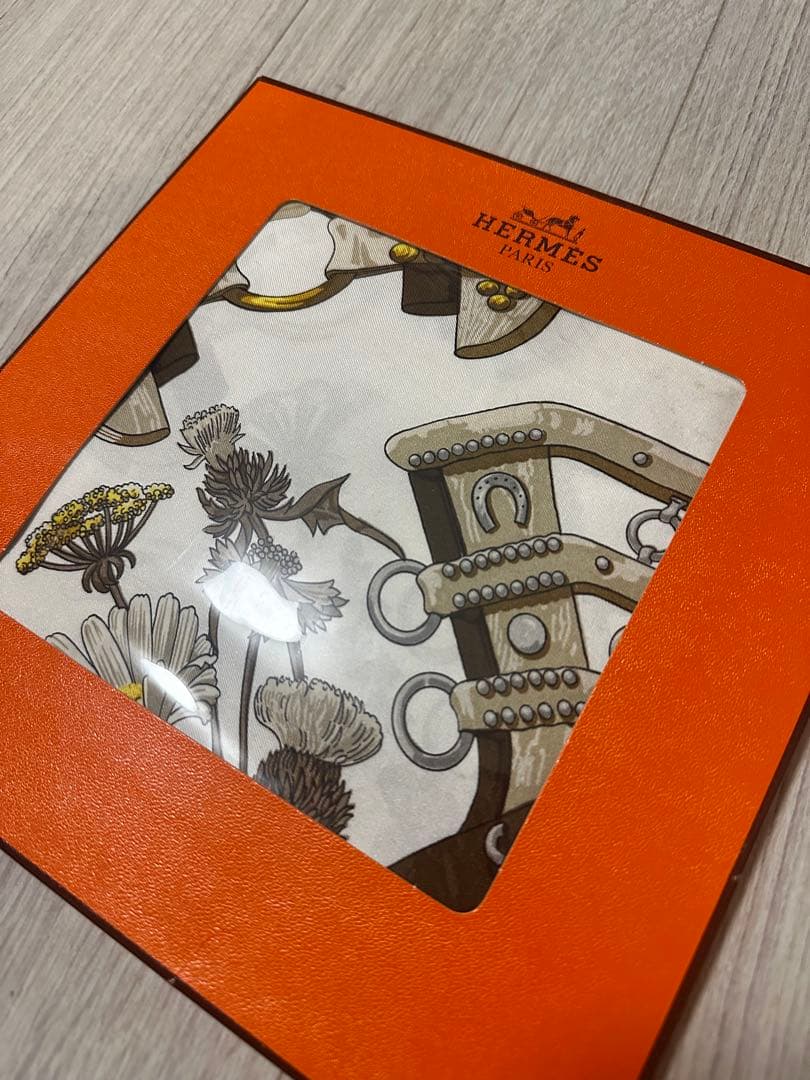 HERMES aux champs 花と金具デザイン スカーフ