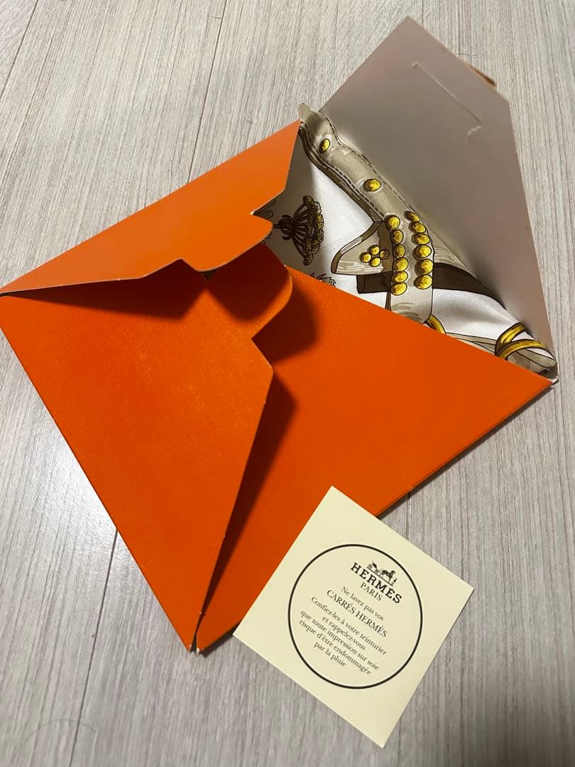 HERMES aux champs 花と金具デザイン スカーフ