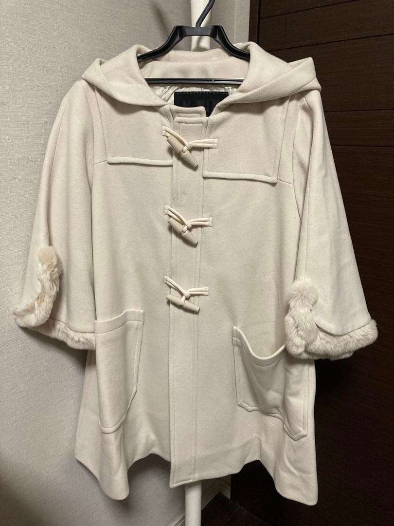 【新品】TO BE CHIC ホワイト フード付きダッフルコート