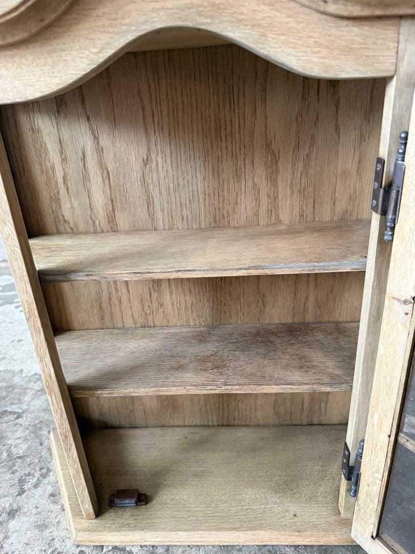 ビンテージ ウォールガラスキャビネット 剥離