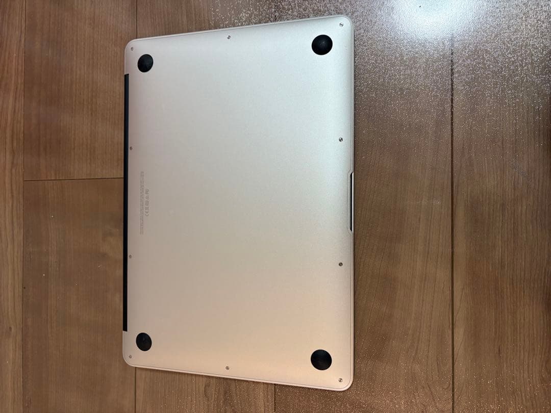 Apple MacBook Air (13-inch, 2017) 本体