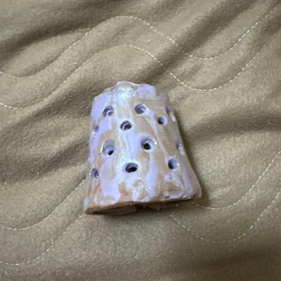 穴あき陶器置物