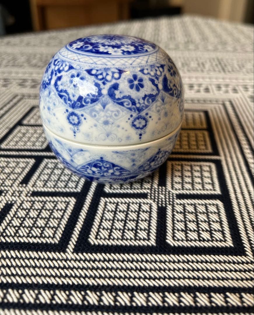 橋本よしこさん作　蓋もの　あのおばちゃん！