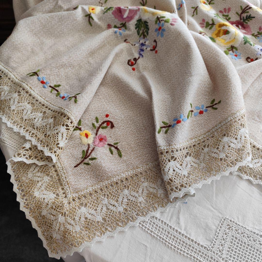 バラ蔓 カロチャ刺繍 厚手柔らか　ヴィンテージ大判テーブルクロス　お手仕事