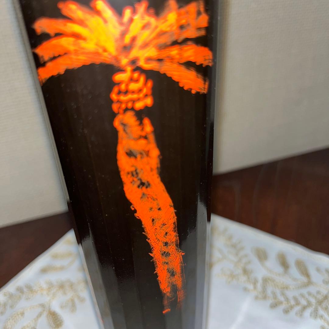 二代目　田辺雲斎作　漆　や竹花入　蘇鉄図