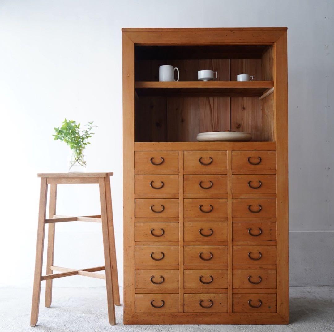 21杯の引き出し収納棚