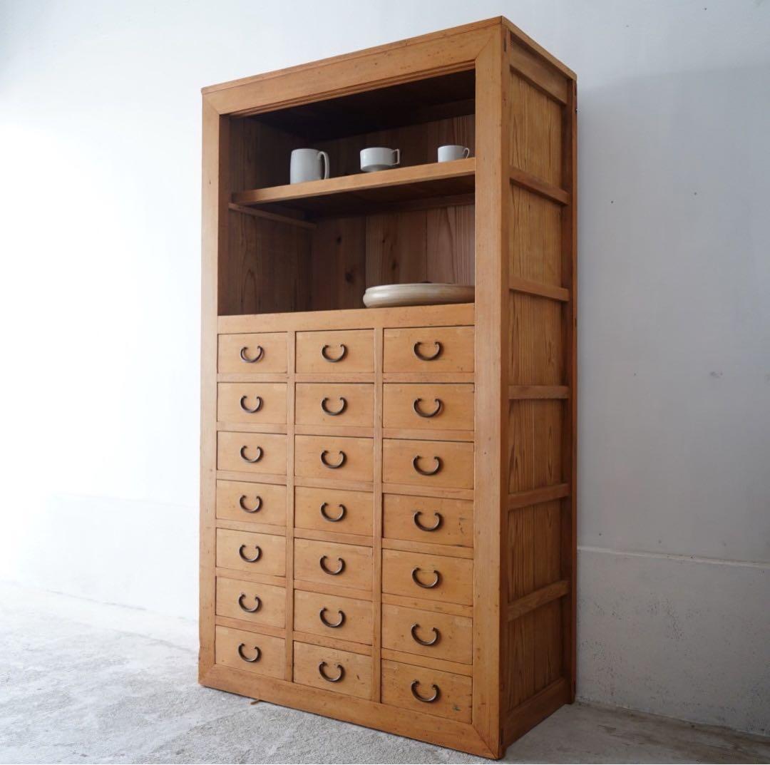 21杯の引き出し収納棚