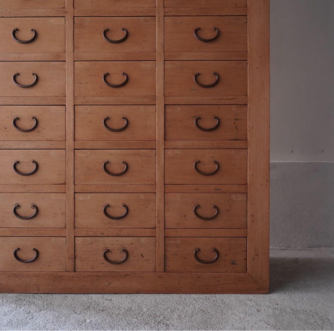 21杯の引き出し収納棚