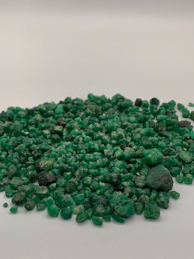 エメラルド原石　大量163グラム　天然石　宝石