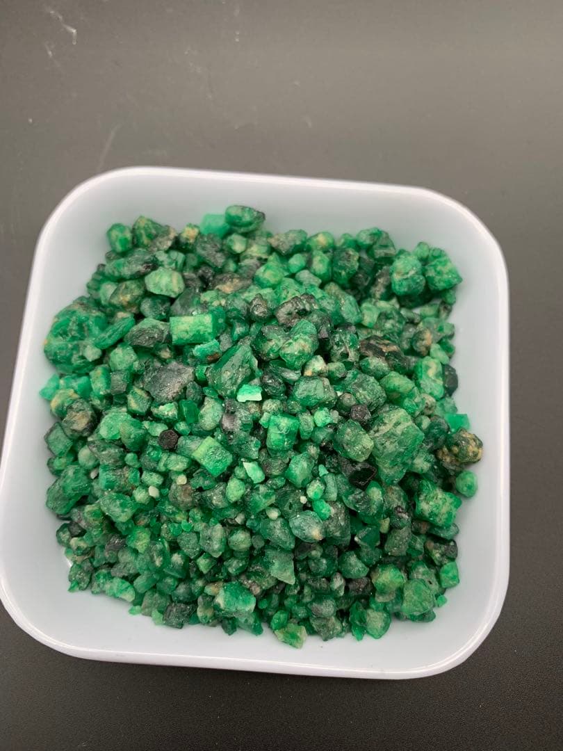 エメラルド原石　大量163グラム　天然石　宝石