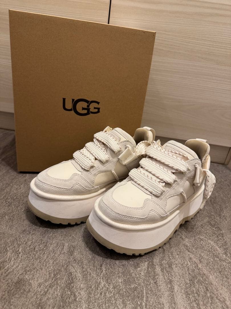 美品 UGG アストロメル 24 7 5 38 JSM アイボリー