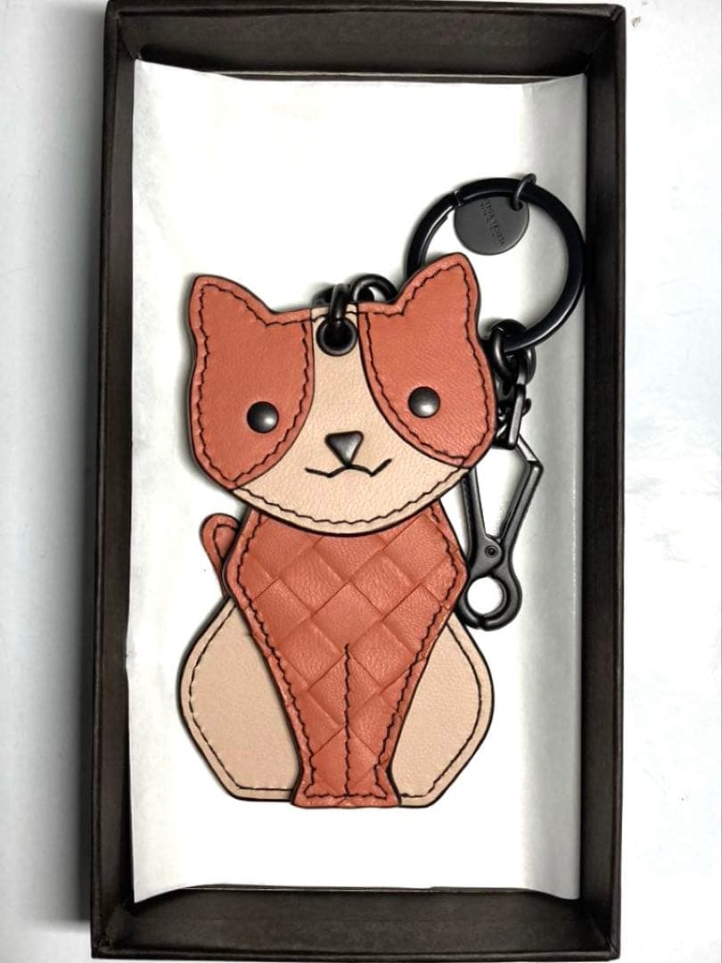 美品　ボッテガヴェネタ　レザー　猫　キャット　キーホルダー　チャーム　箱付き