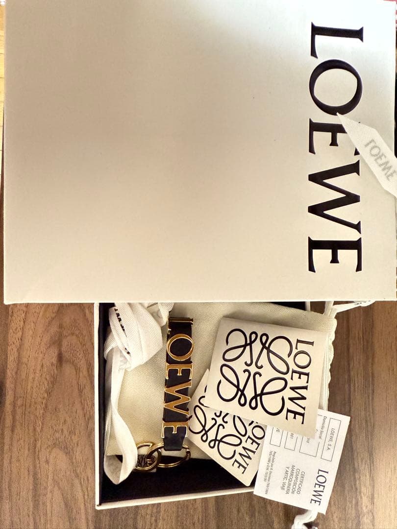 LOEWE ロゴデザイン キーホルダー