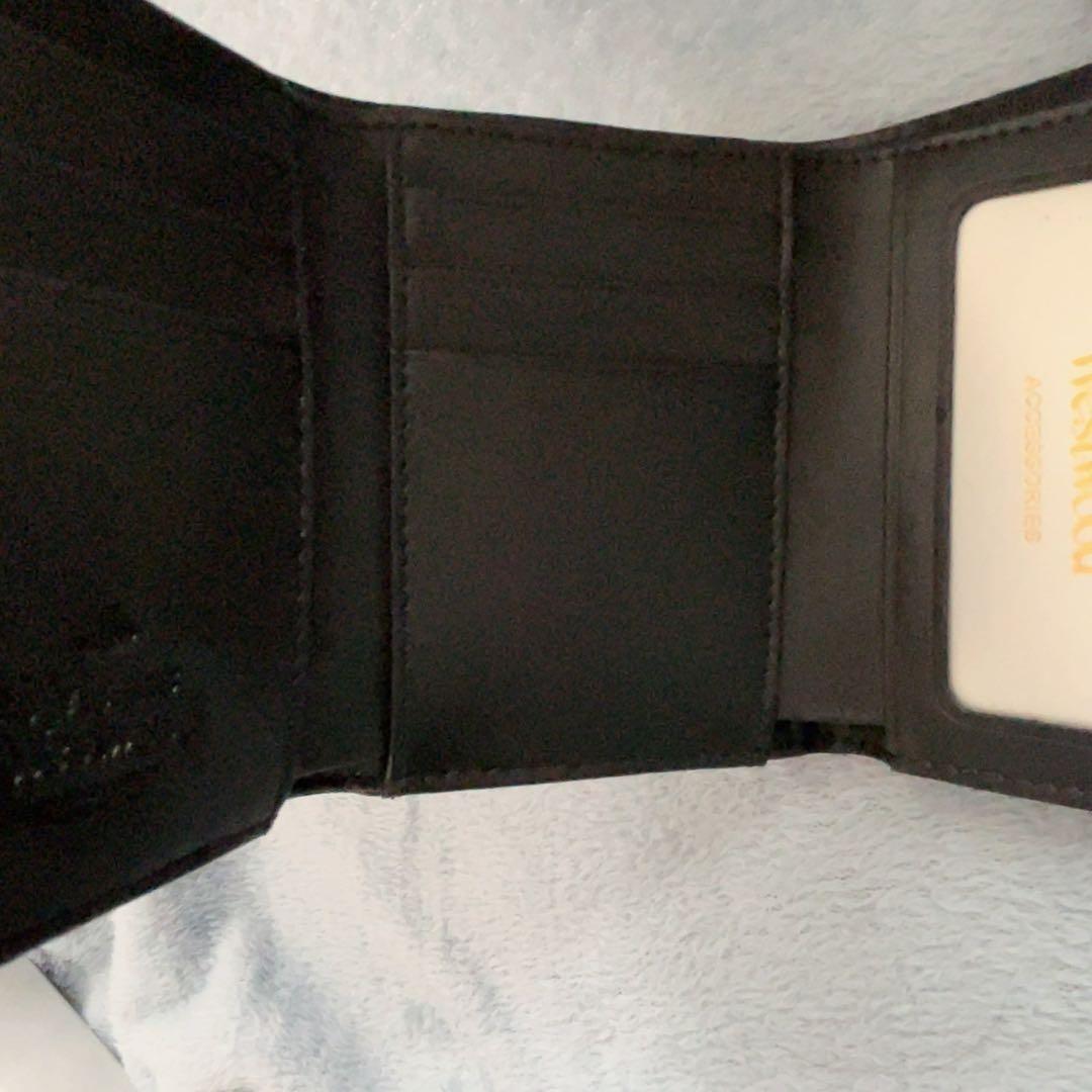 Vivienne Westwoodブラック 三つ折り財布 ロゴ付き