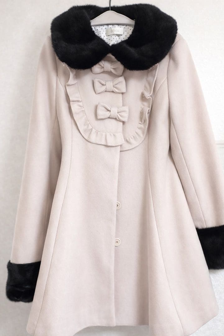 pium ヨークフリルリボンドーリーコート 売り切れ 再販なし 最安値