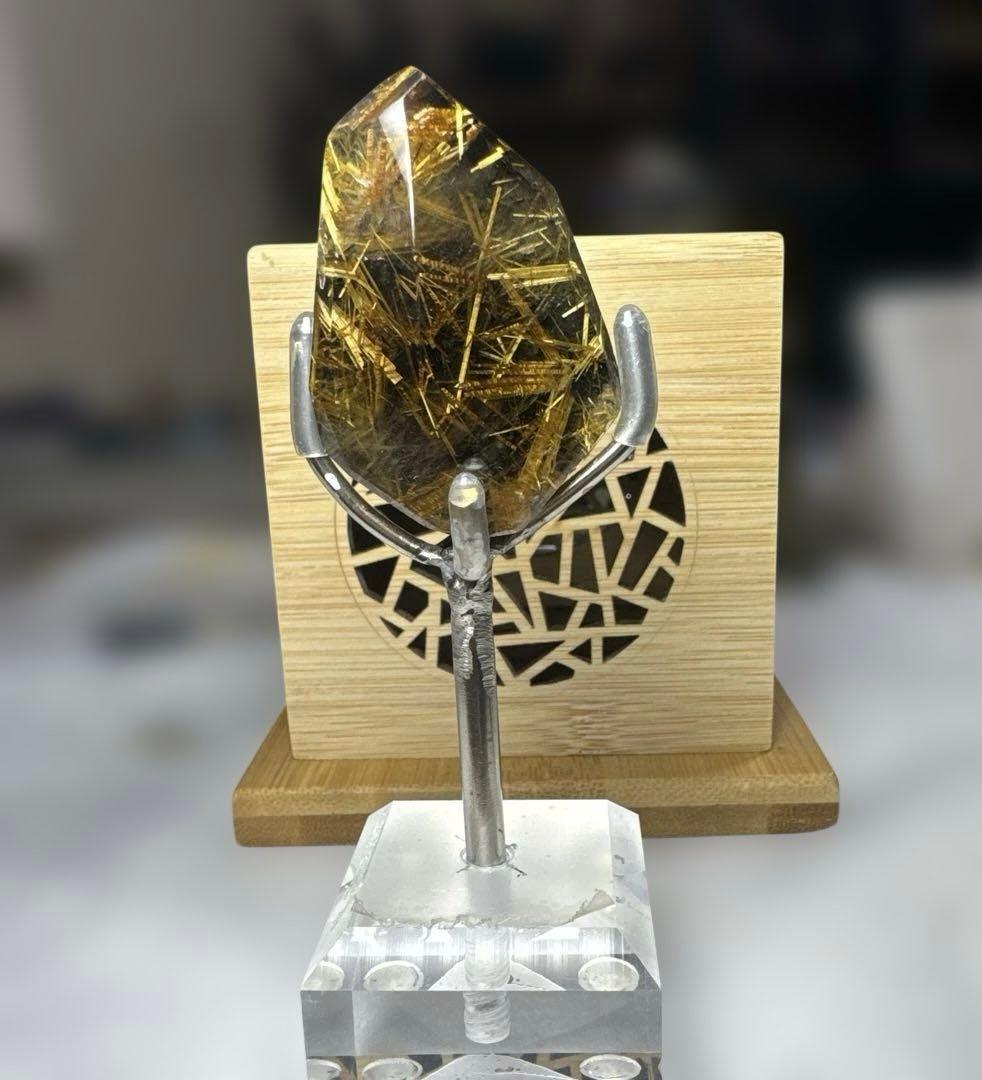 【極上品】太陽放射ルチルクォーツ 原石 ポイント 高透明 黄金針