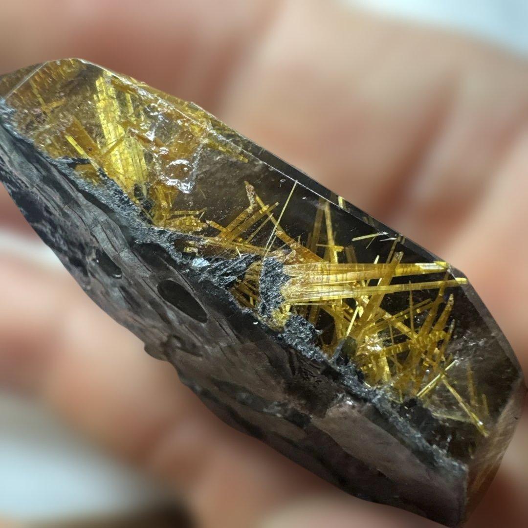 【極上品】太陽放射ルチルクォーツ 原石 ポイント 高透明 黄金針