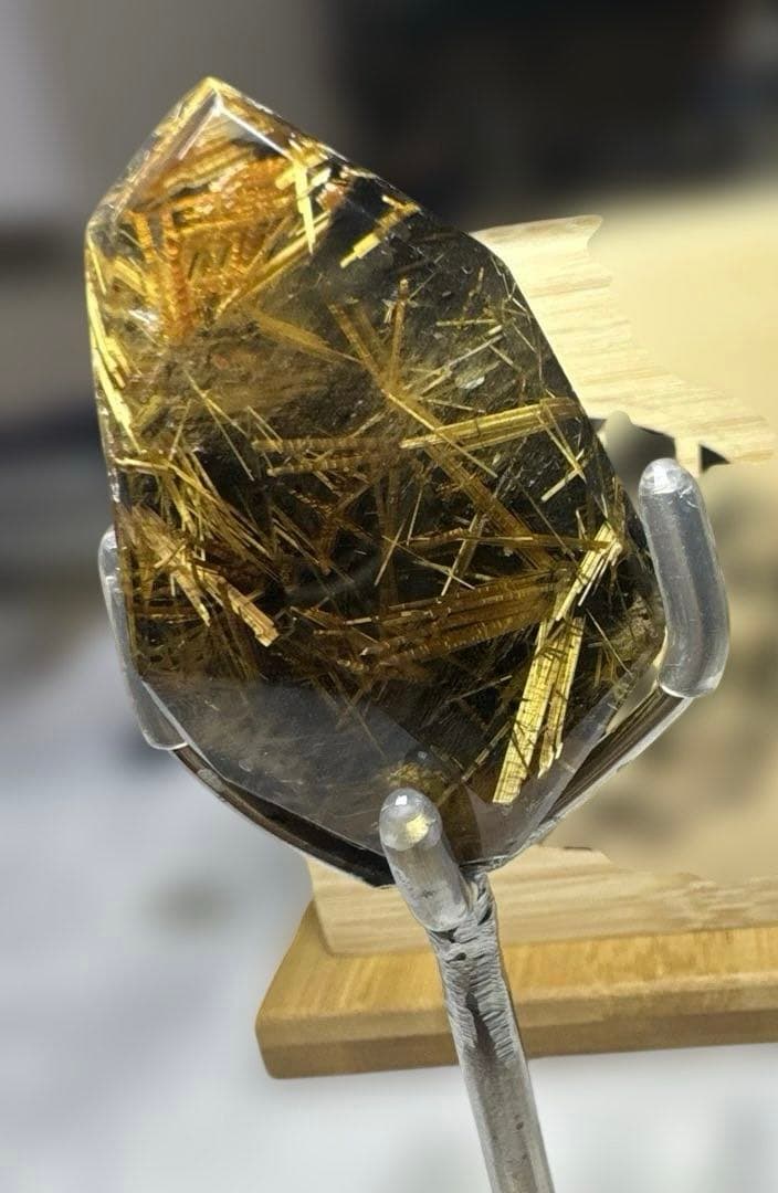 【極上品】太陽放射ルチルクォーツ 原石 ポイント 高透明 黄金針