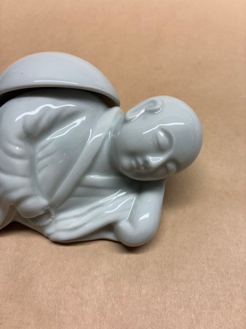 白磁　僧侶　陶器　置物