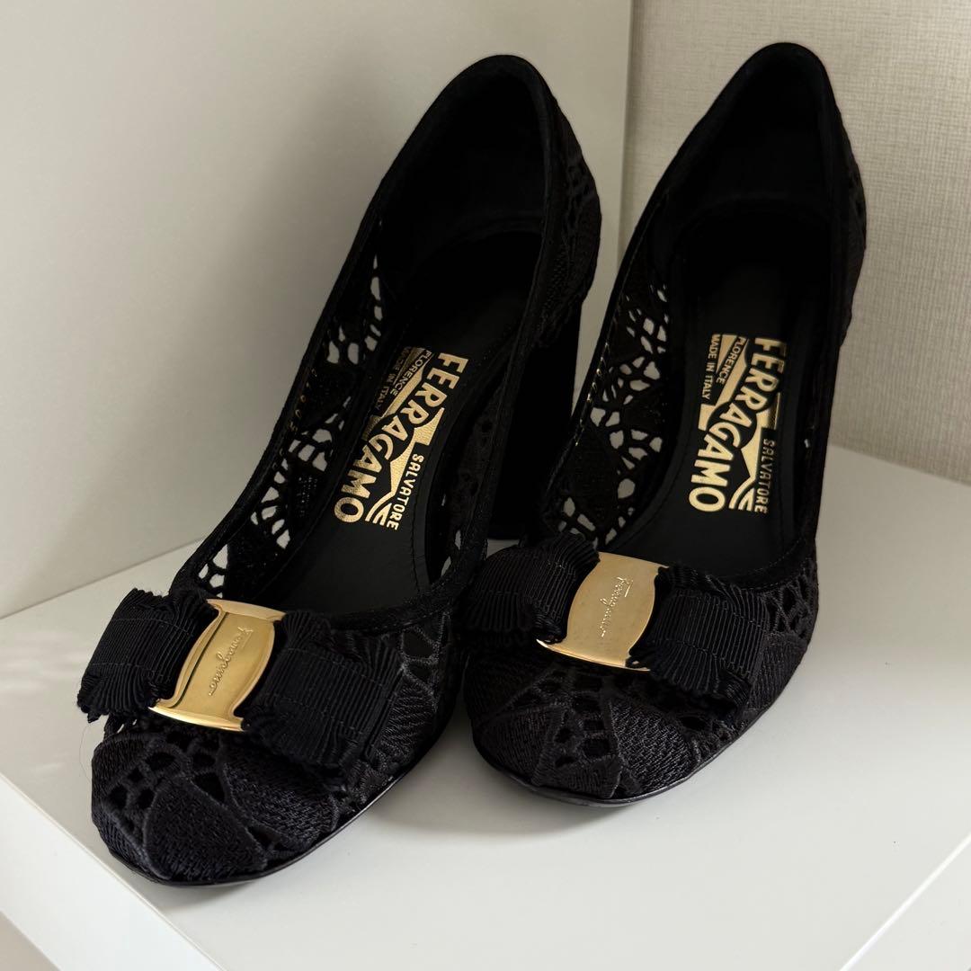 Ferragamo ESTELLE レースヒール 5C 黒