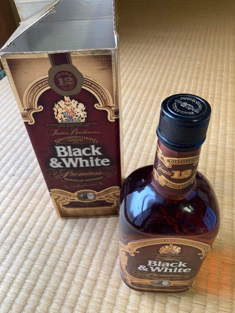 Black & White 12年　特級プレミアムウイスキー