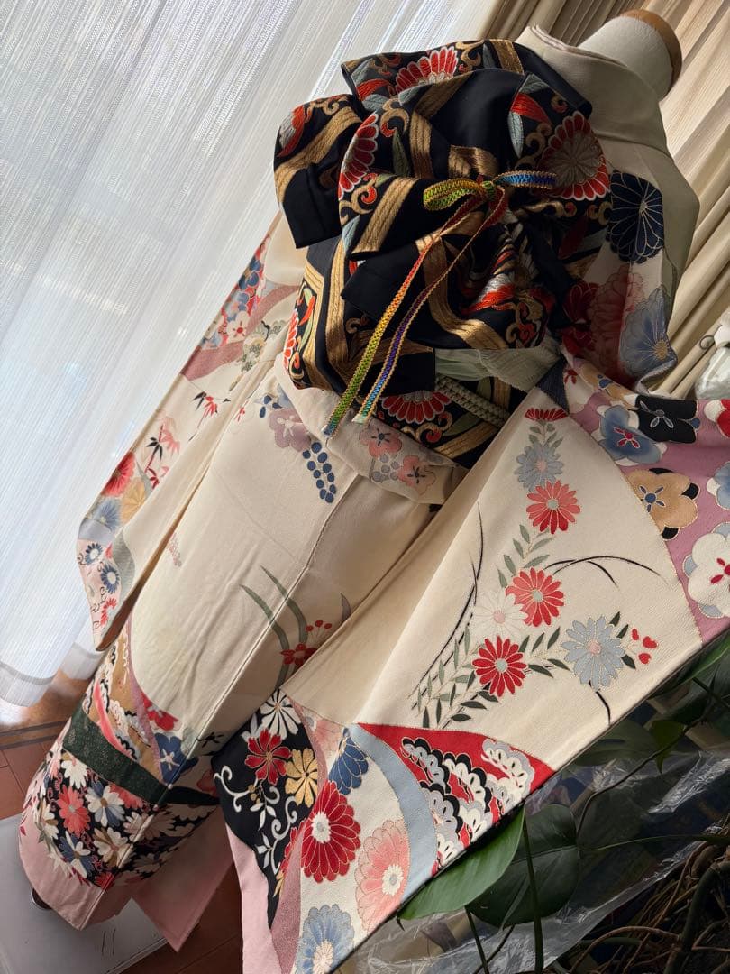 振袖フルセット ベージュホワイト 古典柄 金彩 手刺繍