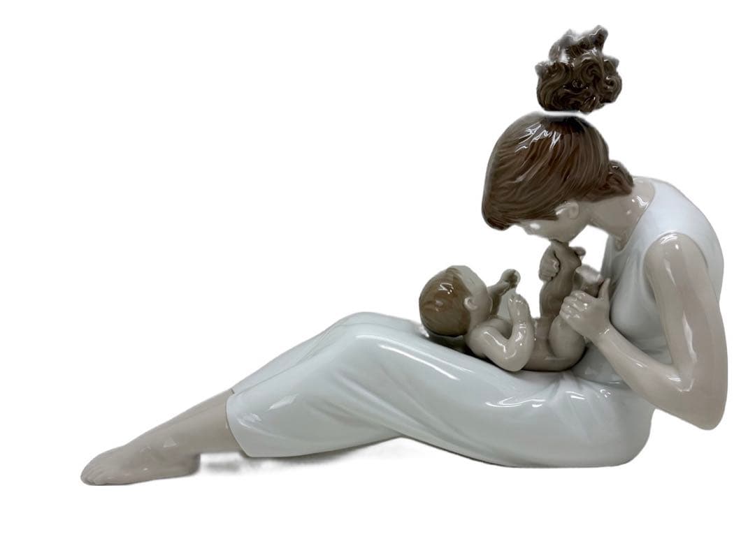 リヤドロ　ママとのひととき　くすくす笑い　NO.9152 フィギュリン　陶器人形