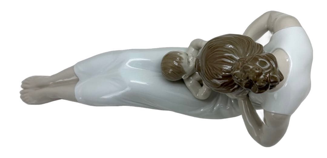 リヤドロ　ママとのひととき　くすくす笑い　NO.9152 フィギュリン　陶器人形