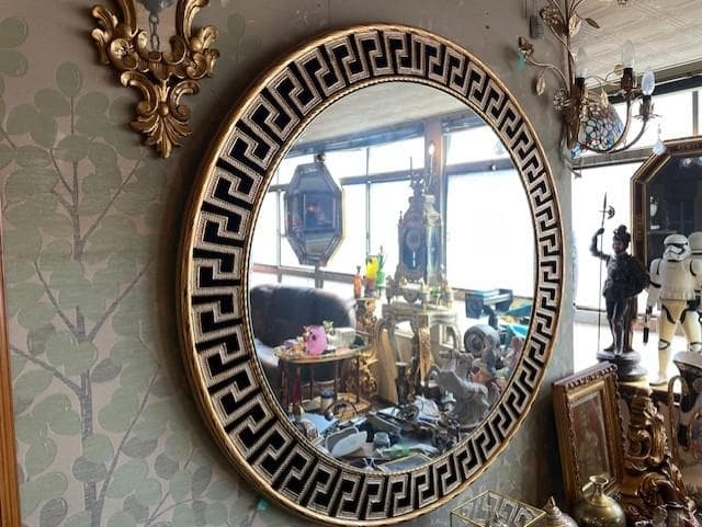 ギリシャ風装飾の円形ミラー