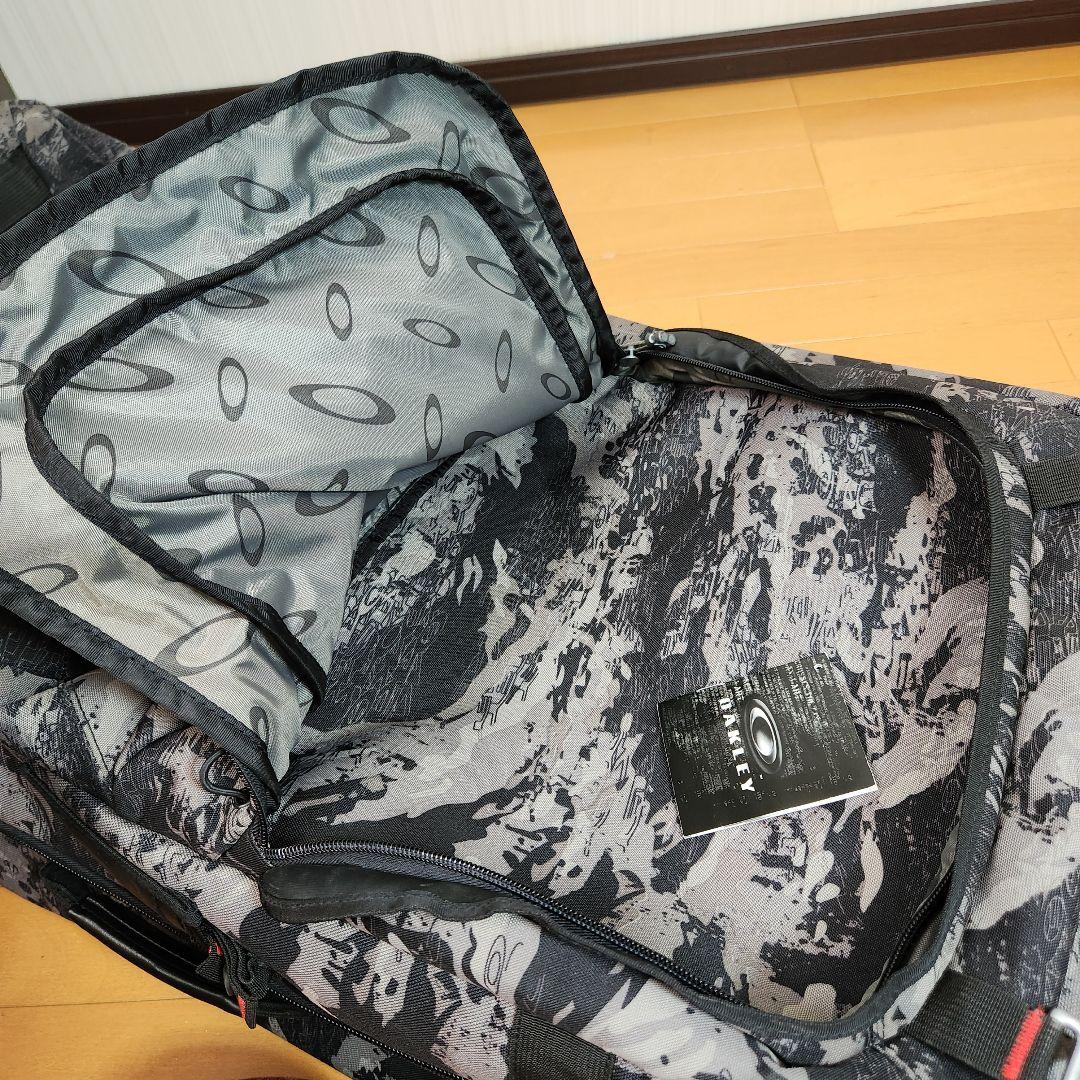 【のりぞ〜】 OAKLEY オークリー 大型 キャリーケース カモフラ