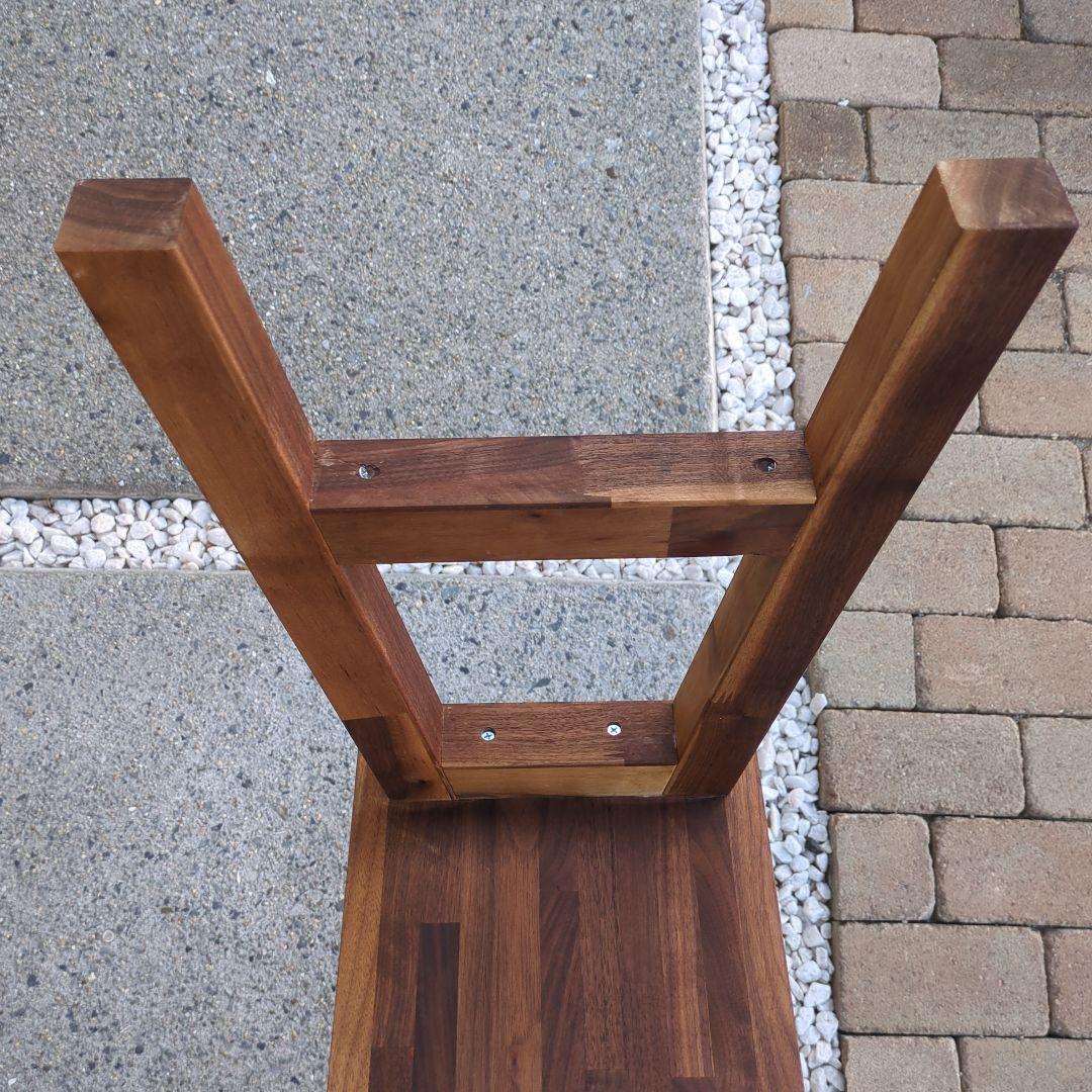 木材のロールスロイス と呼ばれているウォールナットのスツール