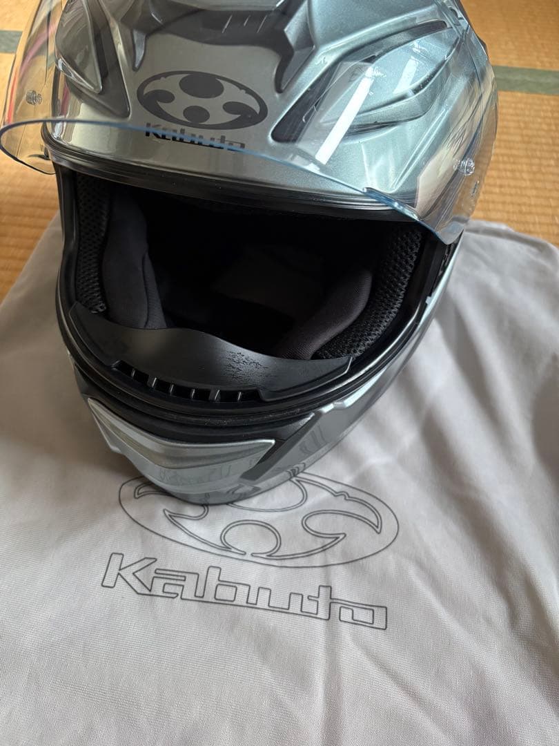 OGK KABUTO SHUMA Lシルバー ヘルメット