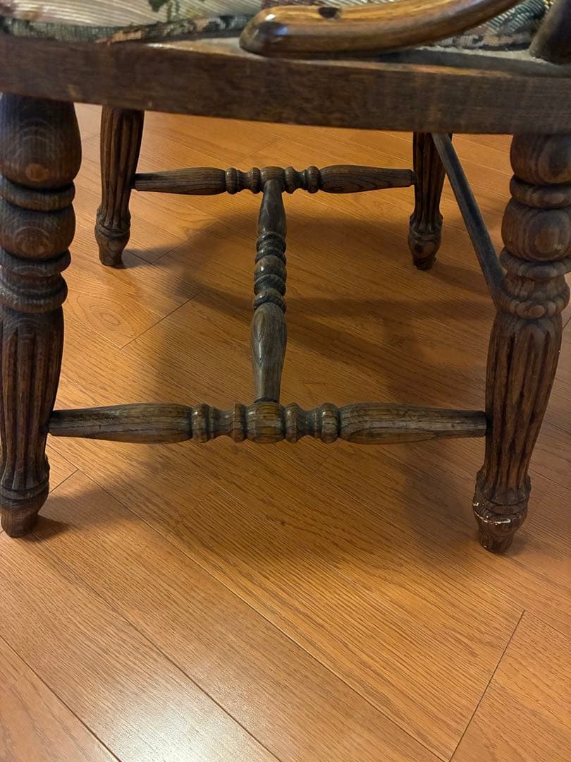 木製スラットバックチェア 花柄クッション