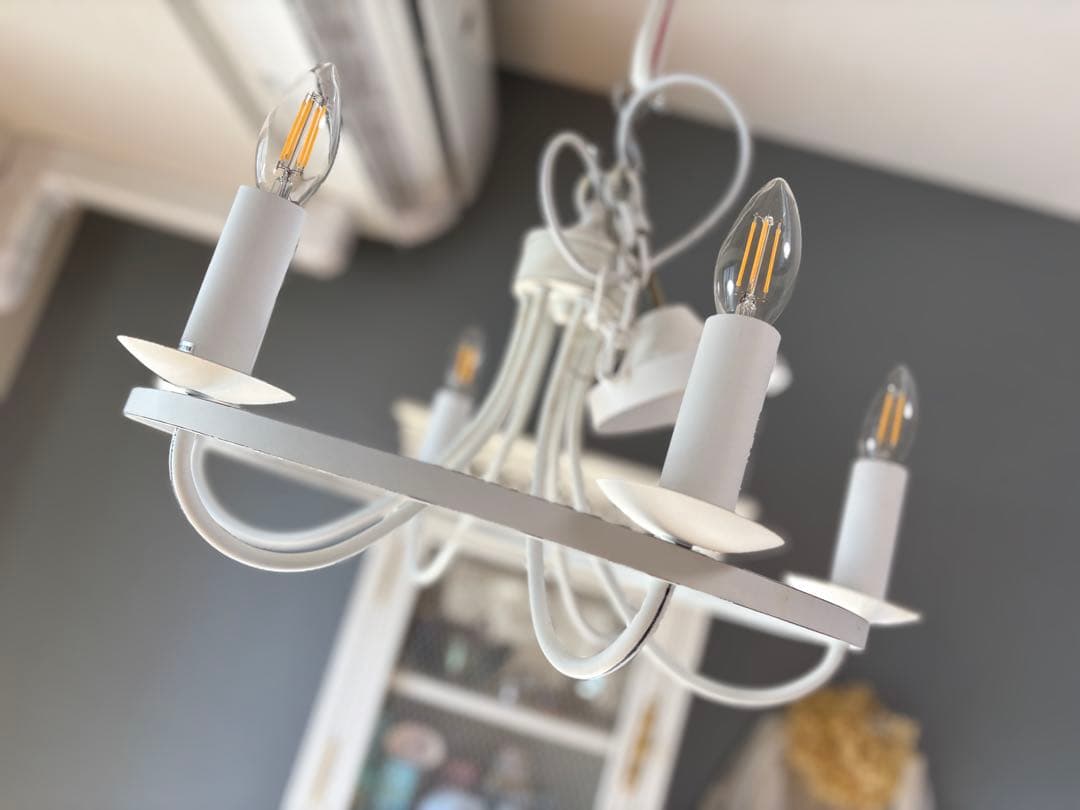 吊下シャンデリア 照明　シャビーシック　アンティーク風ヴィンテージ風白　ホワイト