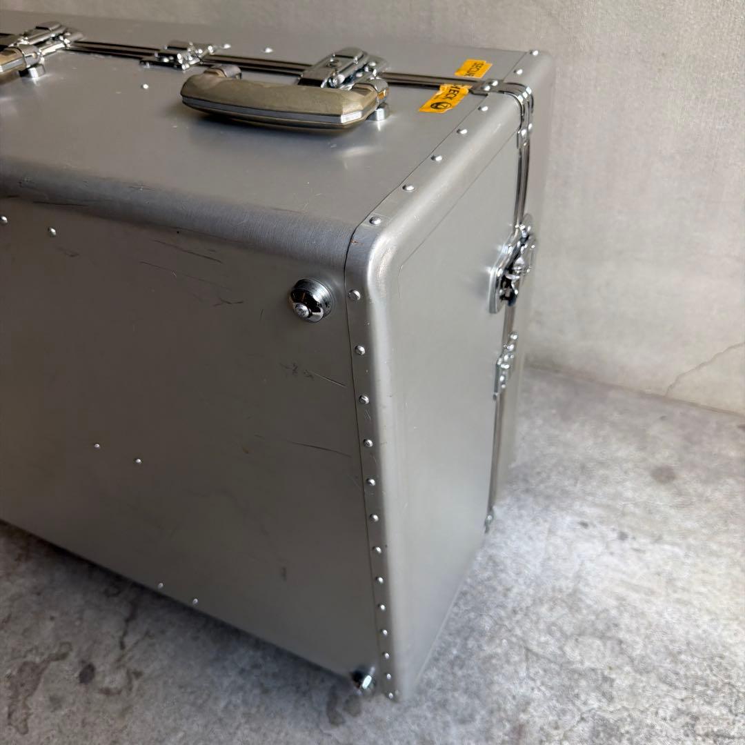 オールドヴィンテージ　アルミトランクケース　キャスター付き　鍵付き