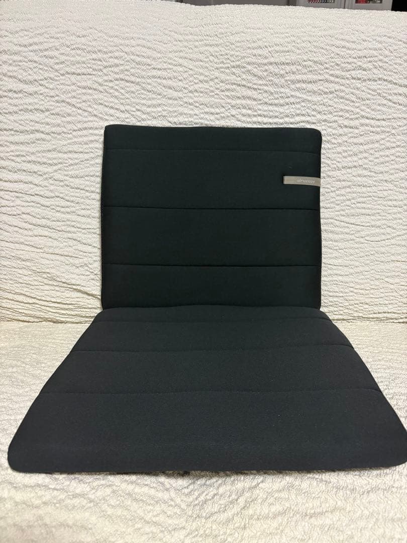 airweave ブラック背もたれクッション。